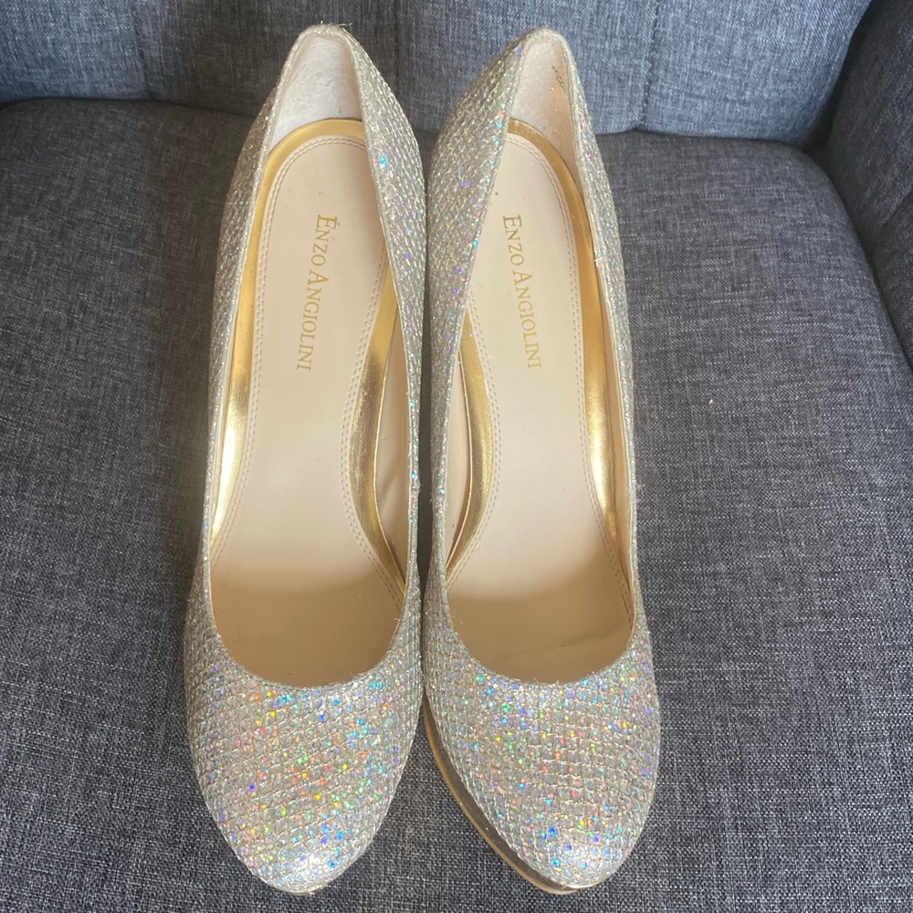 ENZO ANGIOLINI SILVER AND GOLD PUMPS